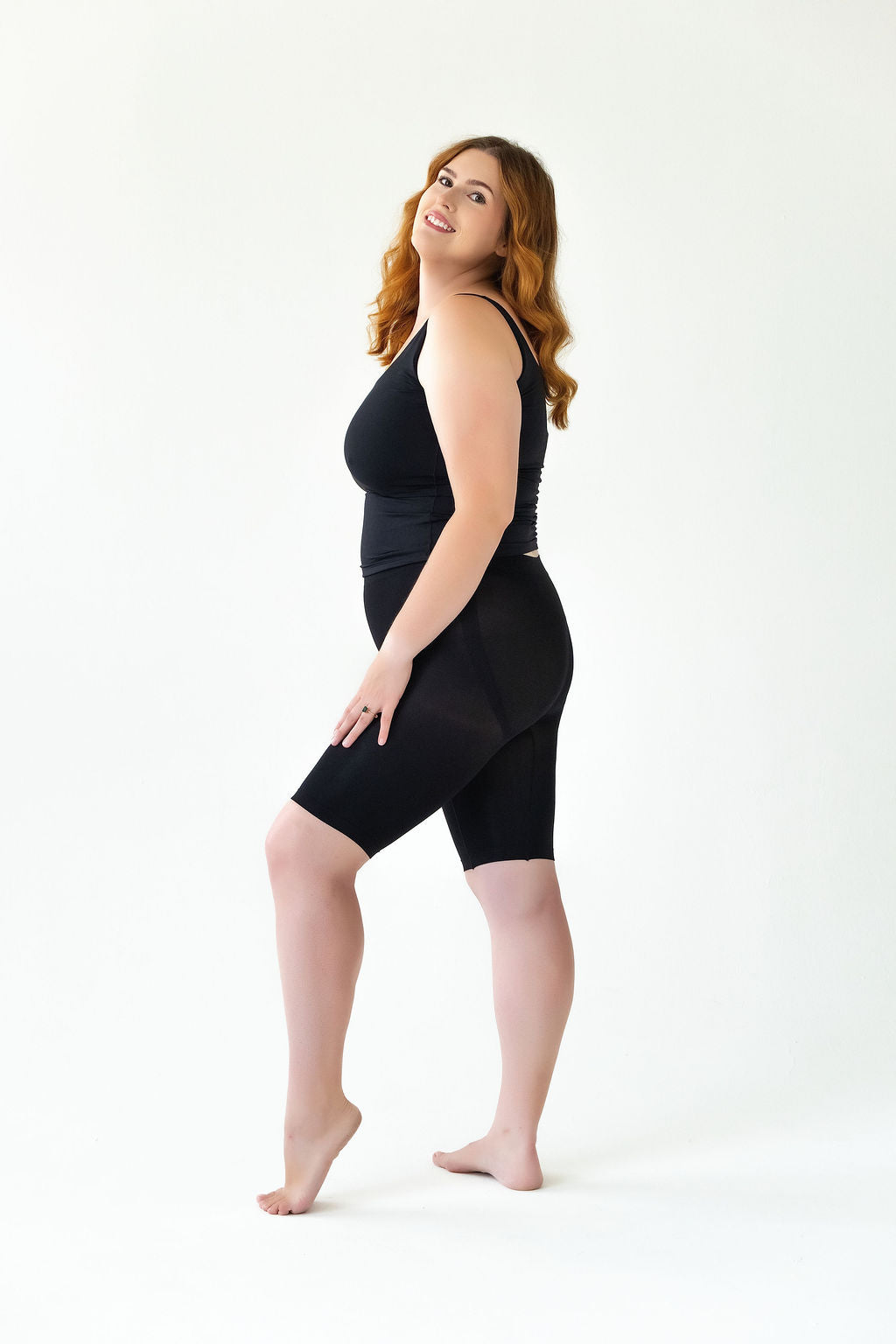 Side view of Classic Cooling in black, worn with a black tank top